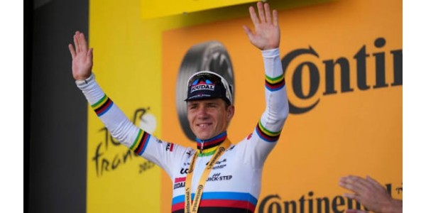 Remco Evenepoel absolviert intensives Training zur Vorbereitung auf die Tour de France. Remco Evenepoel absolviert intensives Training zur Vorbereitung auf die Tour de France.